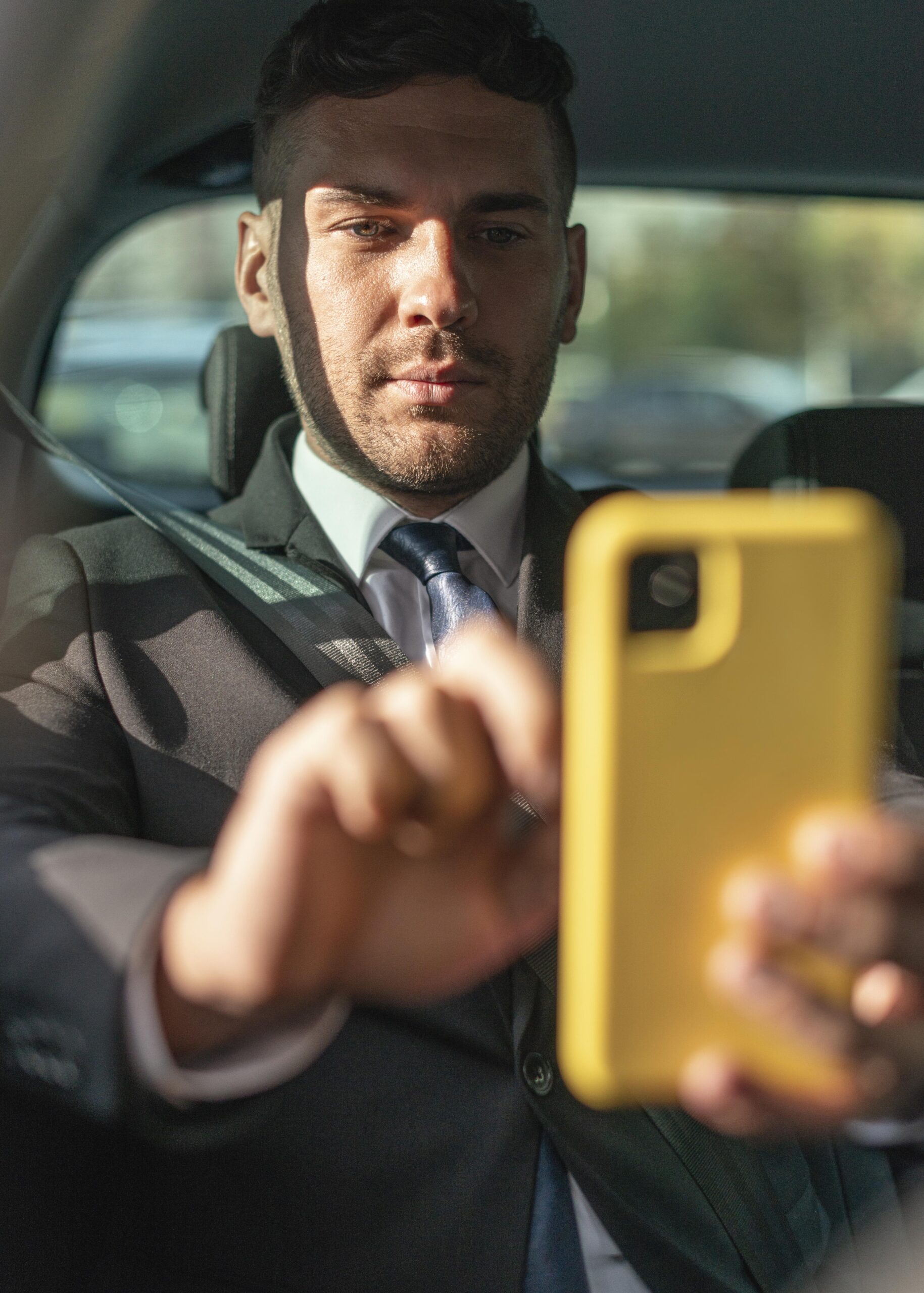 business-man-car-using-mobile-phone