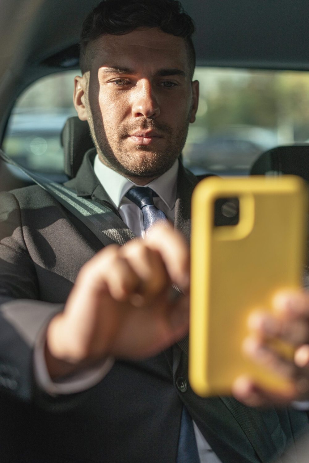 business-man-car-using-mobile-phone